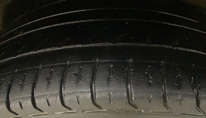 2017 Maruti Baleno ALPHA DIESEL 1.3, Diesel, Manual, 88,391 km, Right Front Tyre Tread