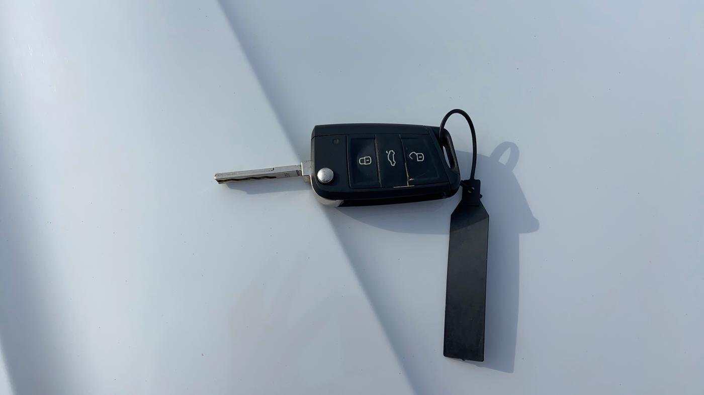 2021 Volkswagen TAIGUN TOPLINE 1.0 TSI MT, Petrol, Manual, 43,912 km, Key Close Up