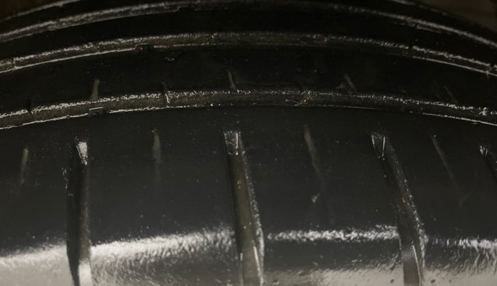 2022 Maruti Dzire ZXI AMT, Petrol, Automatic, 61,824 km, Right Front Tyre Tread