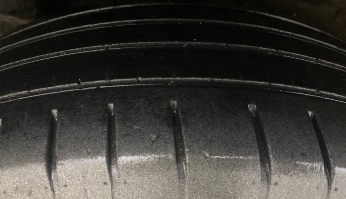 2022 Maruti Dzire ZXI AMT, Petrol, Automatic, 61,824 km, Right Rear Tyre Tread