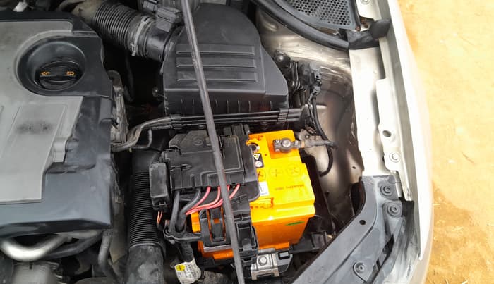 2013 Volkswagen Vento HIGHLINE DIESEL 1.6, Diesel, Manual, 1,19,233 km, Engine View - Left