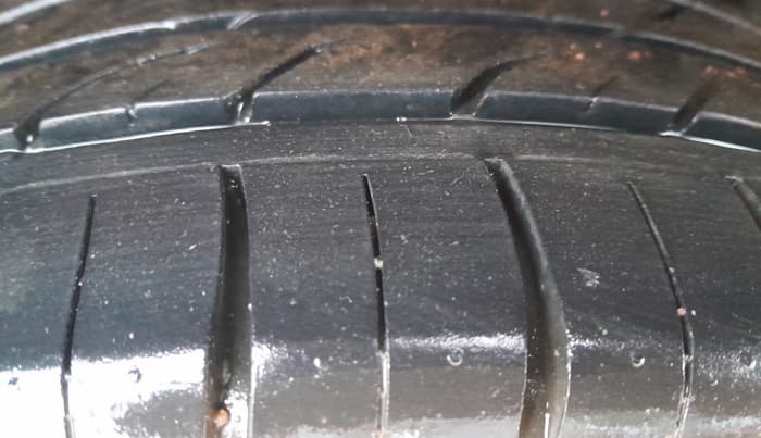 2013 Volkswagen Vento HIGHLINE DIESEL 1.6, Diesel, Manual, 1,19,233 km, Left Rear Tyre Tread