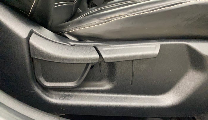 2022 Hyundai NEW I20 ASTA (O) 1.2 MT, Petrol, Manual, 12,419 km, Driver Side Adjustment Panel