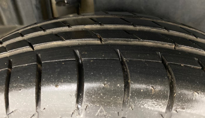 2012 Maruti Swift Dzire VXI, Petrol, Manual, 63,839 km, Right Rear Tyre Tread