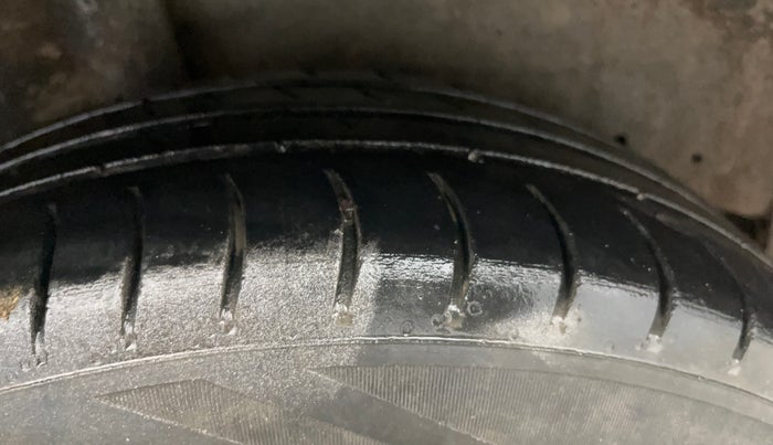 2016 Maruti Celerio VXI CNG, CNG, Manual, 92,073 km, Right Rear Tyre Tread