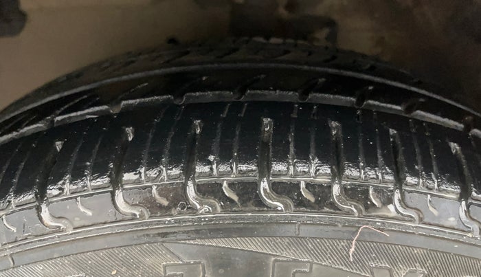 2016 Maruti Celerio VXI CNG, CNG, Manual, 92,073 km, Left Front Tyre Tread