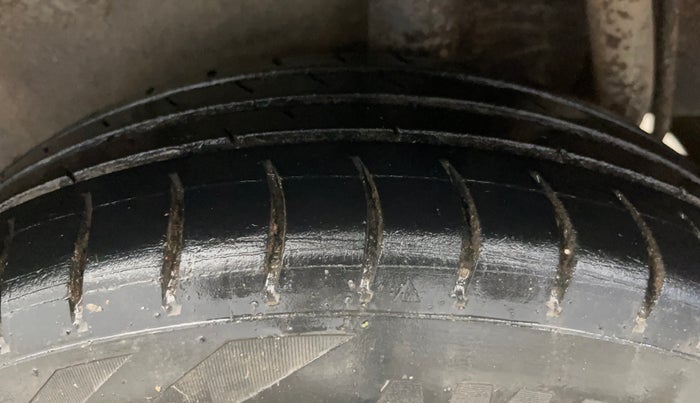 2016 Maruti Celerio VXI CNG, CNG, Manual, 92,073 km, Left Rear Tyre Tread