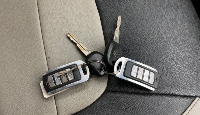 2016 Maruti Celerio VXI CNG, CNG, Manual, 92,073 km, Key Close Up