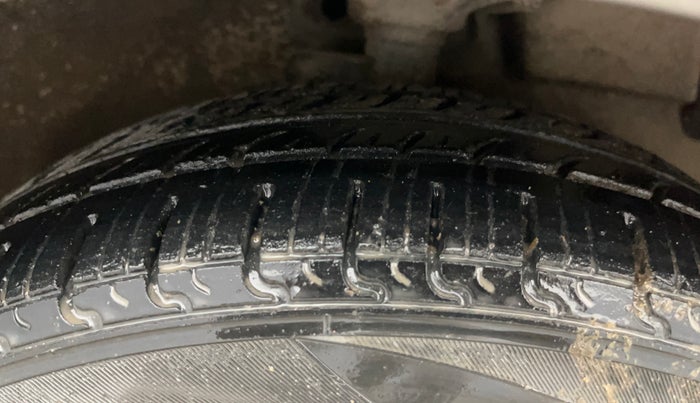 2016 Maruti Celerio VXI CNG, CNG, Manual, 92,073 km, Right Front Tyre Tread
