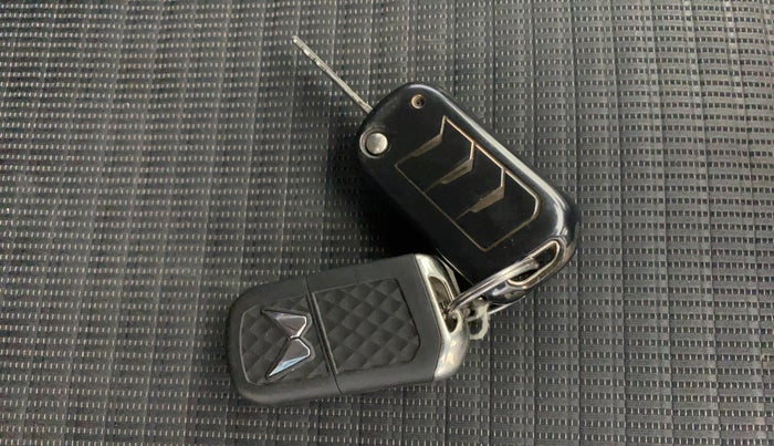 2023 Mahindra XUV700 AX 5 P MT 5 STR, Petrol, Manual, 26,910 km, Key Close Up