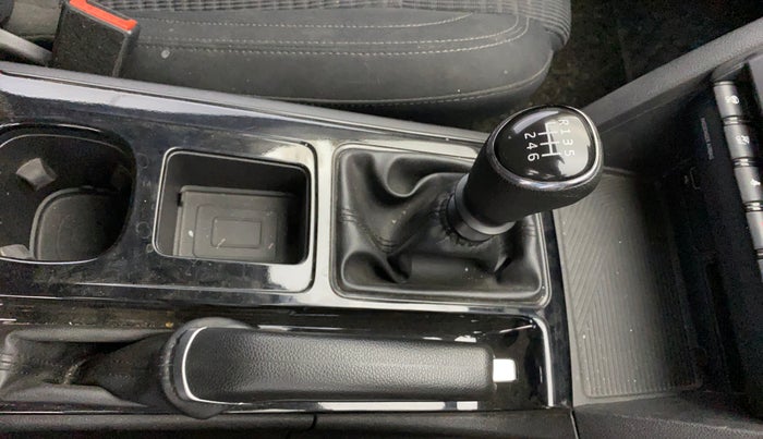 2023 Mahindra XUV700 AX 5 P MT 5 STR, Petrol, Manual, 26,910 km, Gear Lever