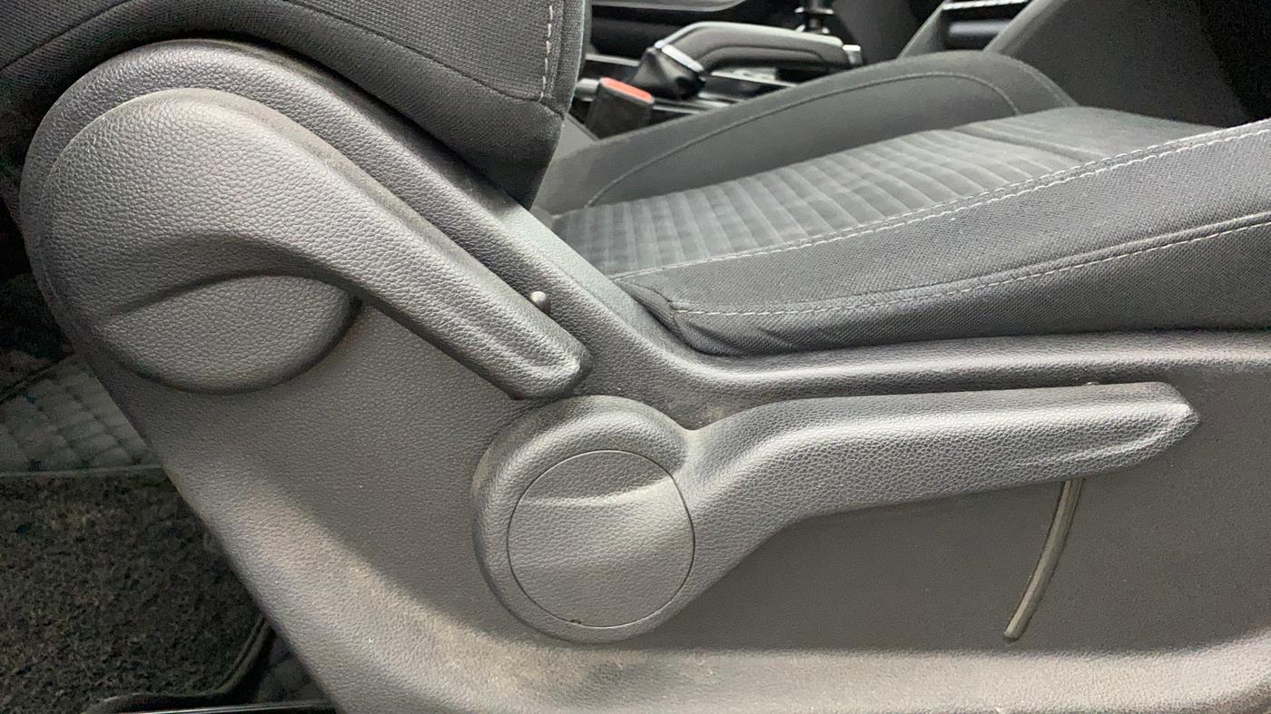 2023 Mahindra XUV700 AX 5 P MT 5 STR, Petrol, Manual, 26,910 km, Driver Side Adjustment Panel