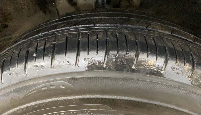 2023 Mahindra XUV700 AX 5 P MT 5 STR, Petrol, Manual, 26,910 km, Right Front Tyre Tread