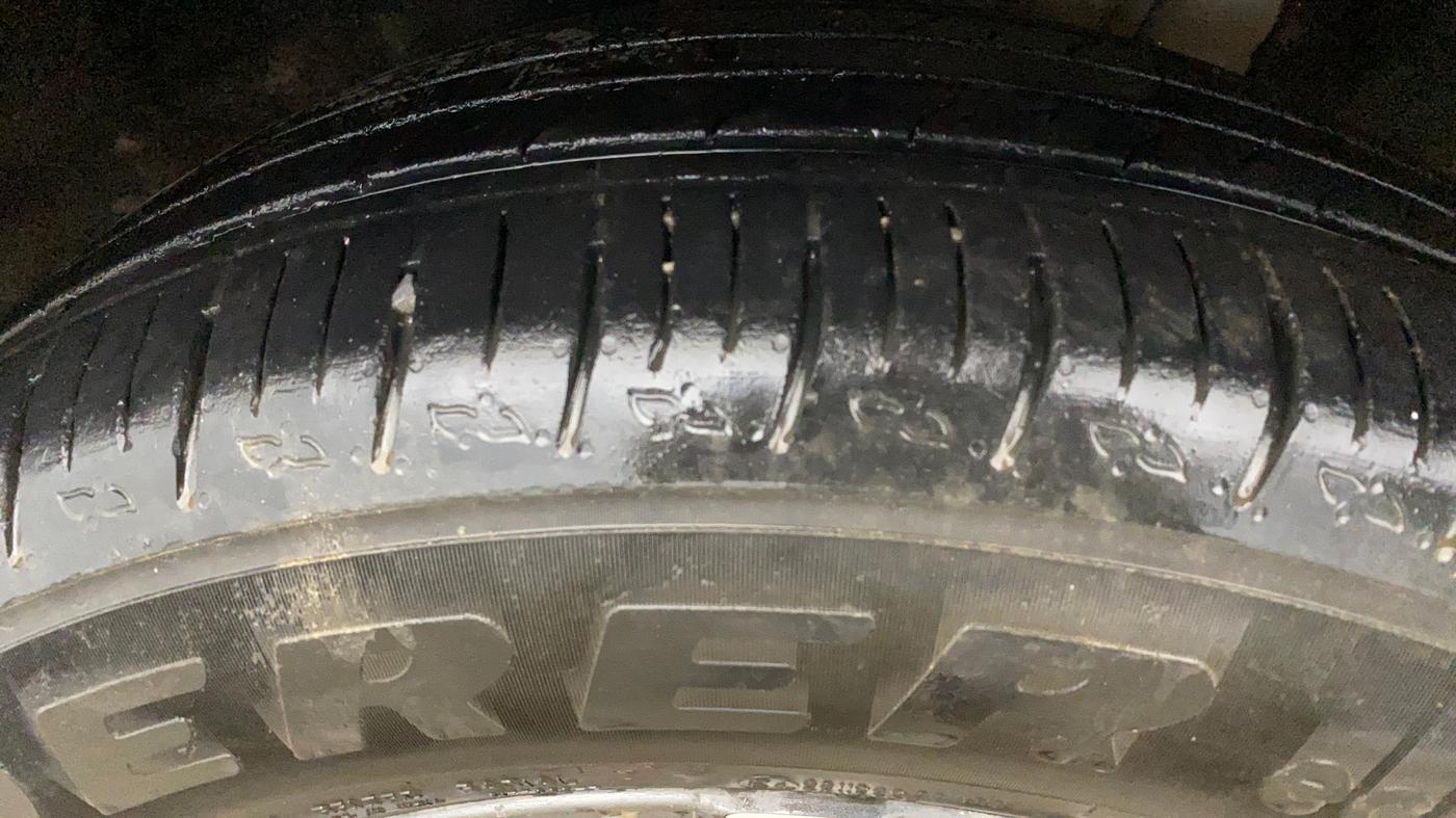 2023 Mahindra XUV700 AX 5 P MT 5 STR, Petrol, Manual, 26,910 km, Left Front Tyre Tread