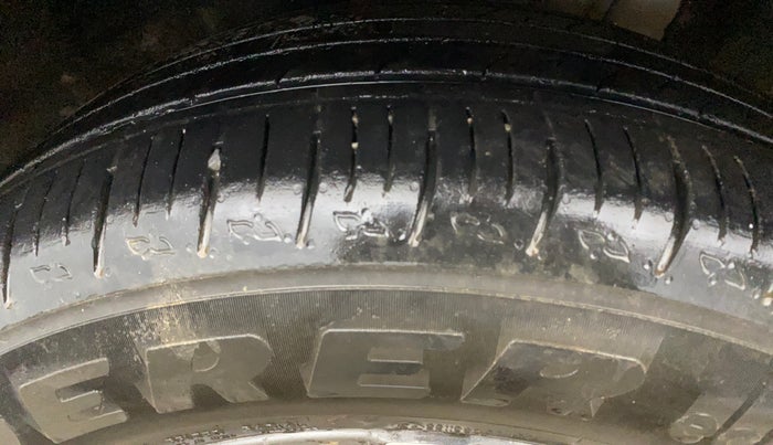 2023 Mahindra XUV700 AX 5 P MT 5 STR, Petrol, Manual, 26,910 km, Left Front Tyre Tread