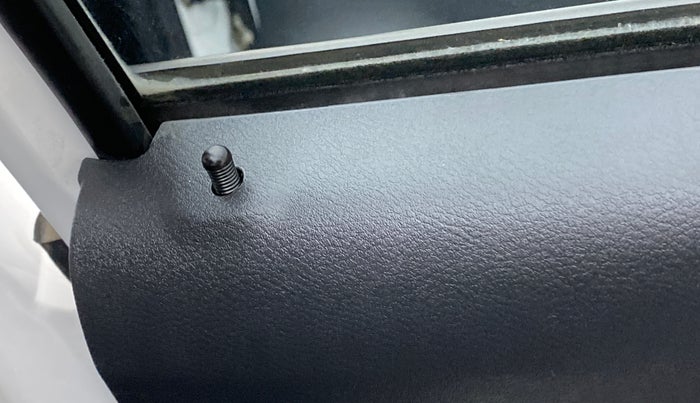 2021 Nissan MAGNITE XE, Petrol, Manual, 4,817 km, Lock system - Door lock knob has minor damage
