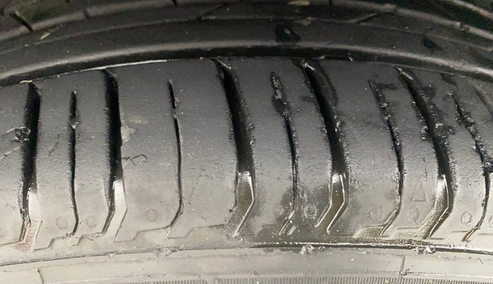 2021 Hyundai NEW I20 SPORTZ 1.2 AT, Petrol, Automatic, 34,660 km, Left Front Tyre Tread