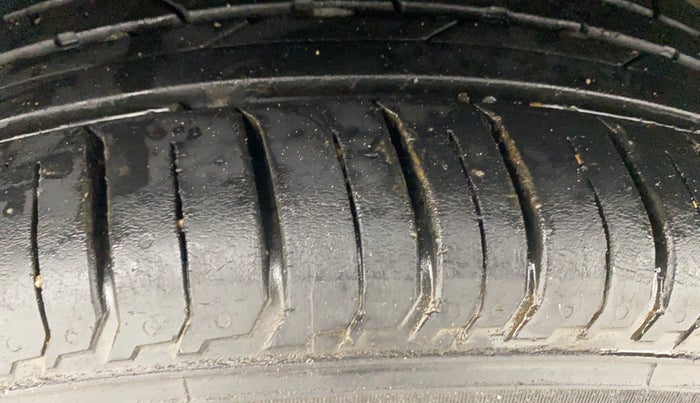 2021 Hyundai NEW I20 SPORTZ 1.2 AT, Petrol, Automatic, 34,660 km, Right Rear Tyre Tread