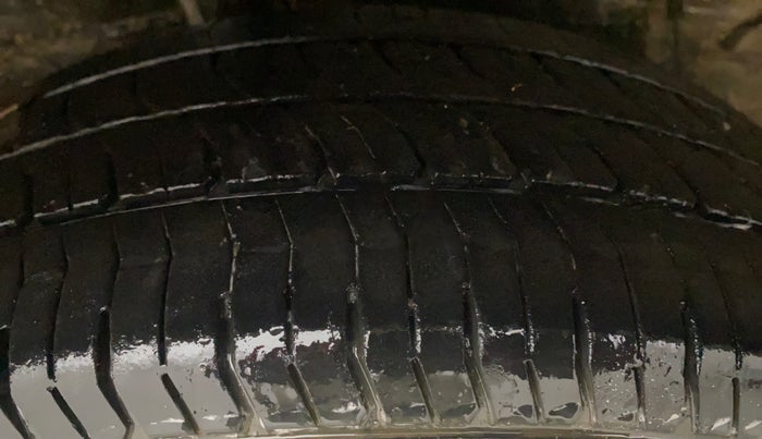 2016 Toyota Etios G, Petrol, Manual, 1,45,498 km, Right Rear Tyre Tread