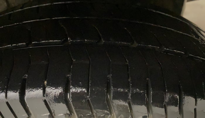 2016 Toyota Etios G, Petrol, Manual, 1,45,498 km, Left Rear Tyre Tread