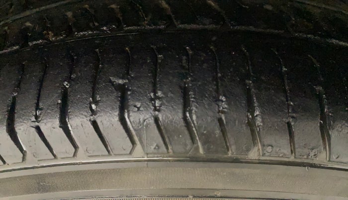 2016 Toyota Etios G, Petrol, Manual, 1,45,498 km, Right Front Tyre Tread