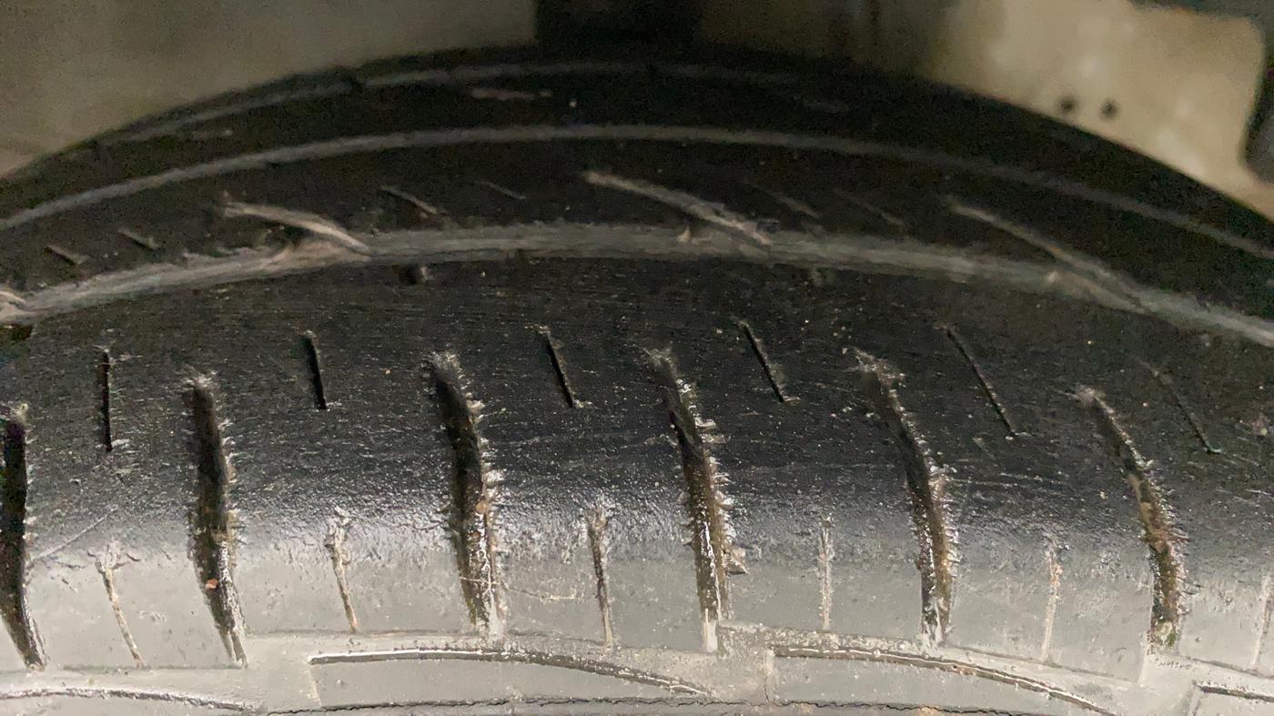 2012 Hyundai Eon D-LITE, Petrol, Manual, 33,961 km, Right Front Tyre Tread