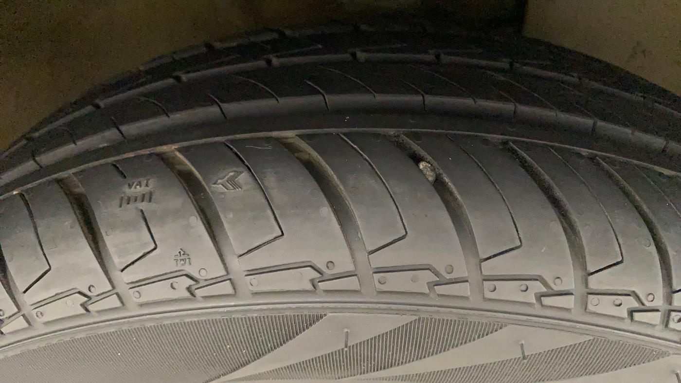 2019 Maruti IGNIS ZETA 1.2 AMT, Petrol, Automatic, 81,816 km, Right Front Tyre Tread