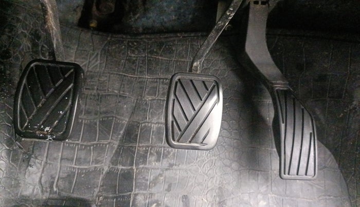 2023 Maruti BREZZA LXI SMART HYBRID, CNG, Manual, 80,327 km, Pedals