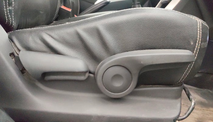 2017 Maruti S Cross ZETA 1.3, Diesel, Manual, 1,30,158 km, Driver Side Adjustment Panel