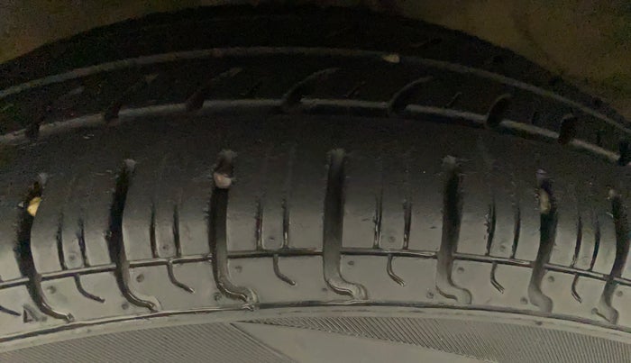 2016 Maruti Alto 800 VXI, Petrol, Manual, 16,124 km, Left Front Tyre Tread