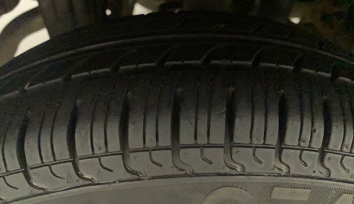 2016 Maruti Alto 800 VXI, Petrol, Manual, 16,124 km, Right Rear Tyre Tread