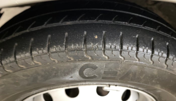 2017 Hyundai Eon ERA +, Petrol, Manual, 27,194 km, Left Front Tyre Tread