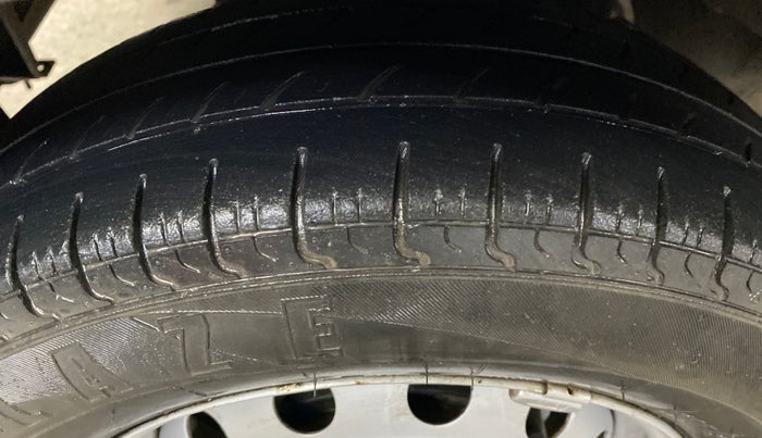 2017 Hyundai Eon ERA +, Petrol, Manual, 27,194 km, Right Rear Tyre Tread