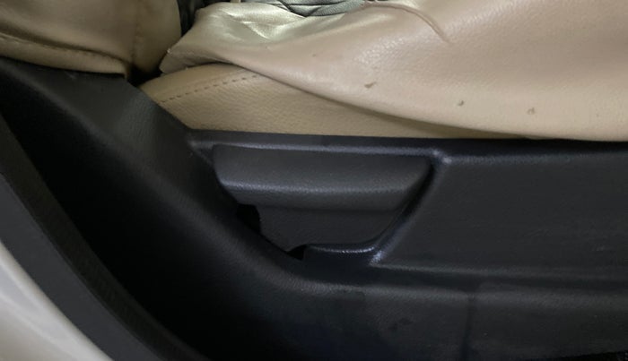 2017 Hyundai Eon ERA +, Petrol, Manual, 27,194 km, Driver Side Adjustment Panel