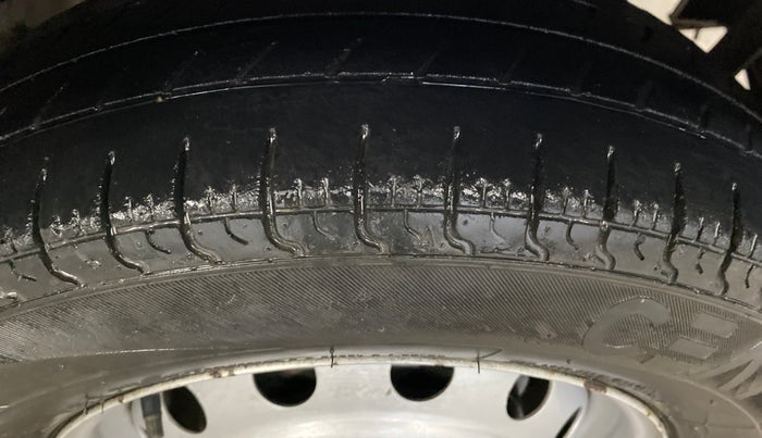 2017 Hyundai Eon ERA +, Petrol, Manual, 27,194 km, Left Rear Tyre Tread