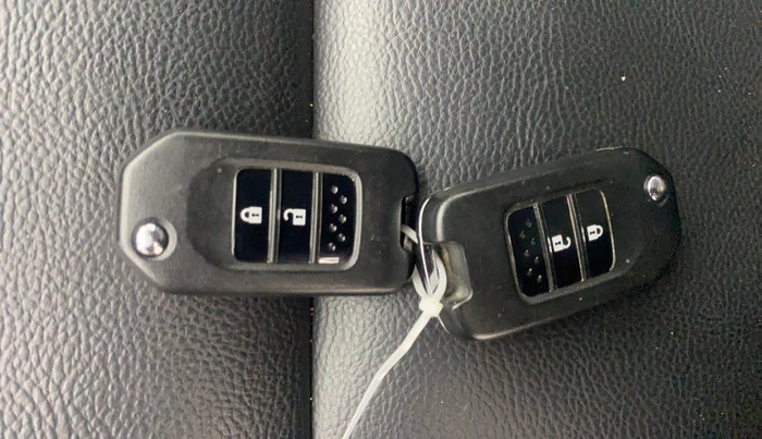 2020 Honda WR-V 1.2L I-VTEC SV MT, Petrol, Manual, 50,946 km, Key Close Up