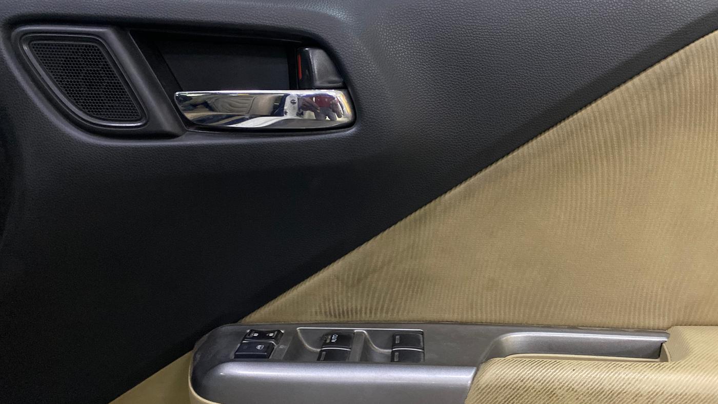 2014 Honda City 1.5L I-VTEC V MT, Petrol, Manual, 1,10,502 km, Driver Side Door Panels Control