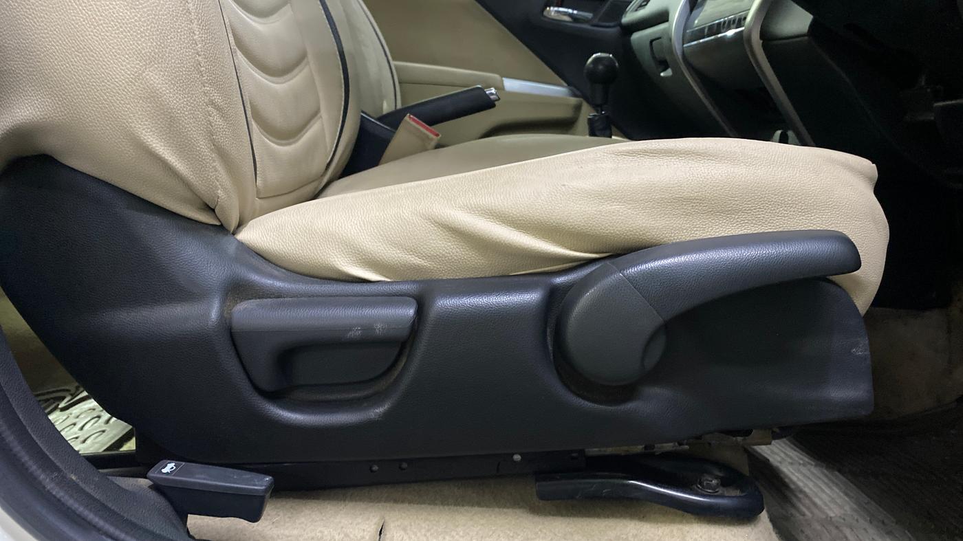 2014 Honda City 1.5L I-VTEC V MT, Petrol, Manual, 1,10,502 km, Driver Side Adjustment Panel