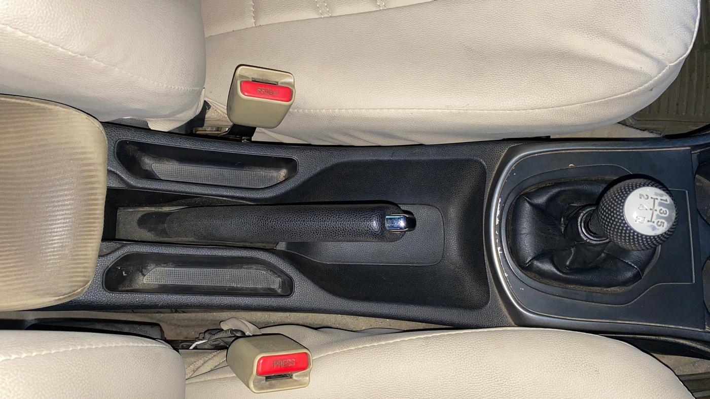 2014 Honda City 1.5L I-VTEC V MT, Petrol, Manual, 1,10,502 km, Gear Lever