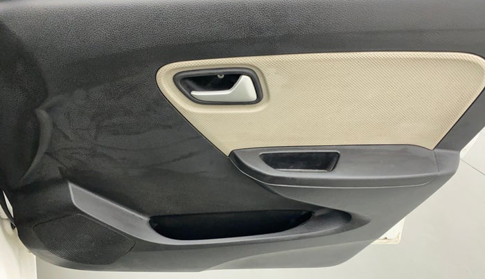 2020 Maruti Alto VXI, Petrol, Manual, 25,190 km, Driver Side Door Panels Control