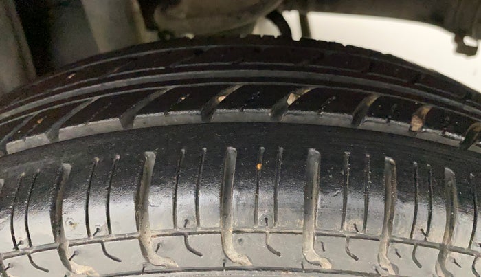 2013 Maruti Alto 800 VXI, Petrol, Manual, 43,437 km, Left Rear Tyre Tread