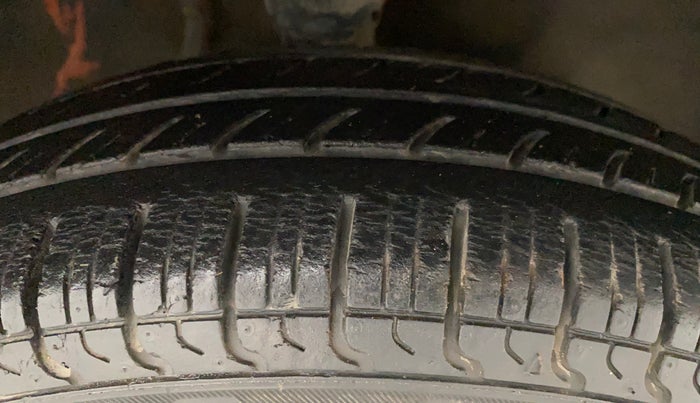 2013 Maruti Alto 800 VXI, Petrol, Manual, 43,437 km, Right Front Tyre Tread