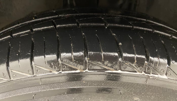 2020 Maruti Alto LXI, Petrol, Manual, 5,802 km, Left Front Tyre Tread