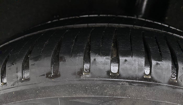 2018 Maruti Baleno DELTA PETROL 1.2, Petrol, Manual, 42,368 km, Left Rear Tyre Tread