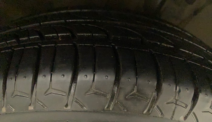 2013 Toyota Etios Liva G, Petrol, Manual, 30,154 km, Left Rear Tyre Tread