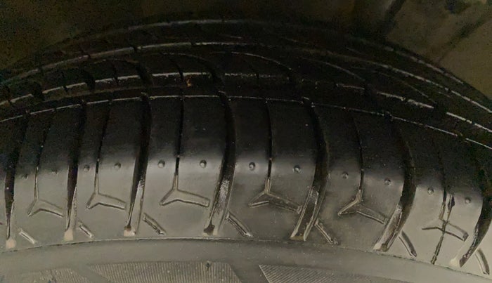 2013 Toyota Etios Liva G, Petrol, Manual, 30,154 km, Right Rear Tyre Tread