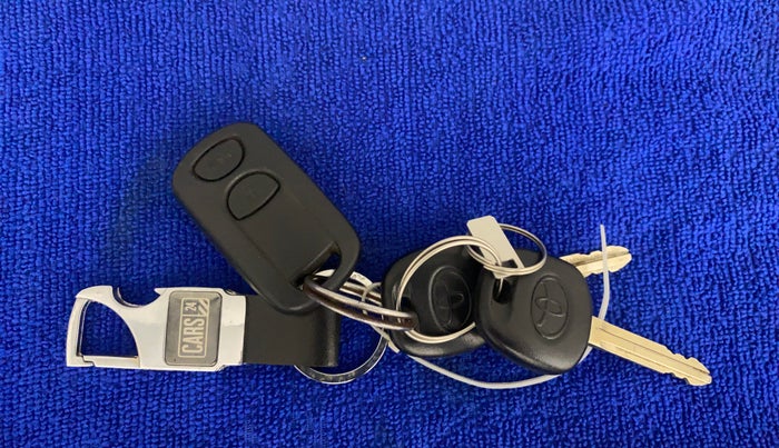 2013 Toyota Etios Liva G, Petrol, Manual, 30,154 km, Key Close Up