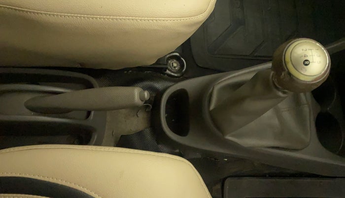 2013 Toyota Etios Liva G, Petrol, Manual, 30,154 km, Gear Lever