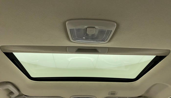 2021 Mahindra XUV300 W8 (O) 1.2 PETROL AMT, Petrol, Automatic, 39,139 km, Moonroof/ Sunroof