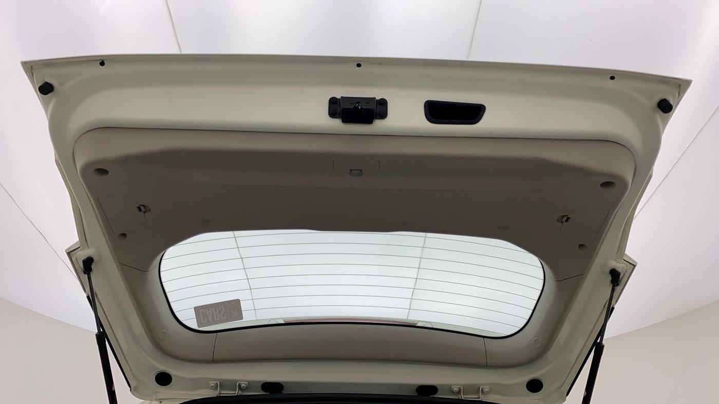2021 Mahindra XUV300 W8 (O) 1.2 PETROL AMT, Petrol, Automatic, 39,139 km, Boot Door Open